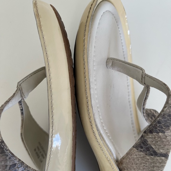 Cole Haan ladies  thong sandals. - Picture 6 of 7